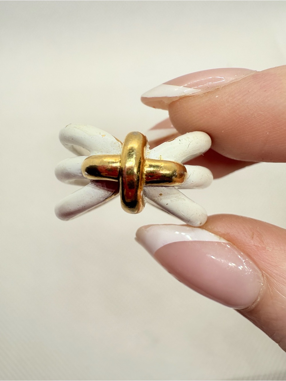 Vintage Trifari White Enamel Gold Tone Modernist Bow Ring